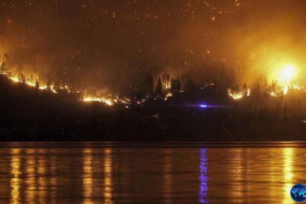 Kebakaran Besar di Kanada: 2 Tewas, Ribuan Warga Mengungsi Kebakaran Besar di Kanada: 2 Tewas, Ribuan Warga Mengungsi