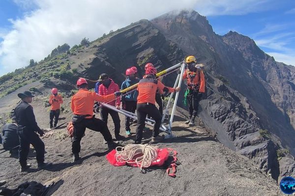 Pendaki Juliana Marins Tewas di Rinjani, Media Brasil Ikut Sebar Duka Pendaki Juliana Marins Tewas di Rinjani, Media Brasil Ikut Sebar Duka