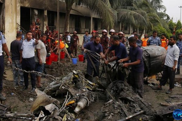 Pesawat Militer Jatuh di Kampus Bangladesh, 19 Orang Tewas Pesawat Militer Jatuh di Kampus Bangladesh, 19 Orang Tewas