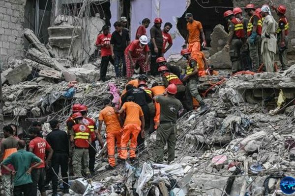Bangunan Roboh di Pakistan, 25 Orang Terjebak dan Meninggal Bangunan Roboh di Pakistan, 25 Orang Terjebak dan Meninggal