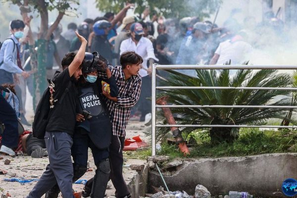 Bentrok Nepal, Polisi Tembaki Demonstran hingga 17 Korban Jiwa