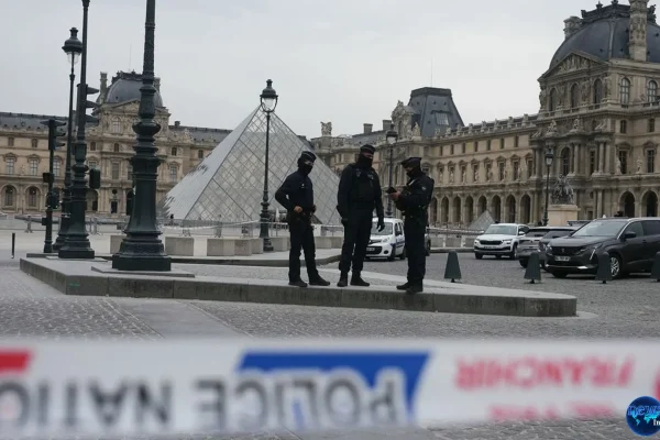 Polisi Sukses Tangkap 2 Pelaku Perampokan Museum Louvre Polisi Sukses Tangkap 2 Pelaku Perampokan Museum Louvre