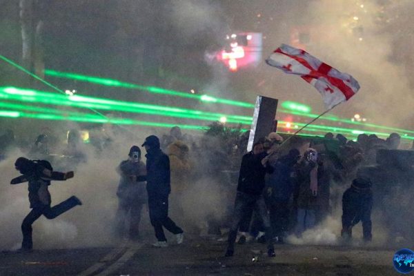 Demonstran Serbu Istana Georgia, Gas Air Mata 5x Dilepaskan