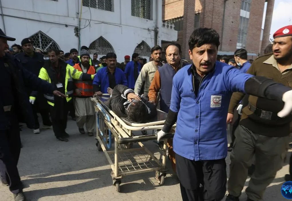Bom Bunuh Diri Guncang Masjid Pakistan, Korban 30 Tewas dan 100 Luka