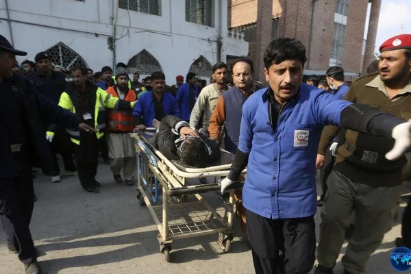 Bom Bunuh Diri Guncang Masjid Pakistan, Korban 30 Tewas dan 100 Luka