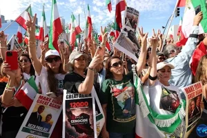 5 Aksi dan Pidato Penting Saat Protes di Los Angeles AS Kecam Iran