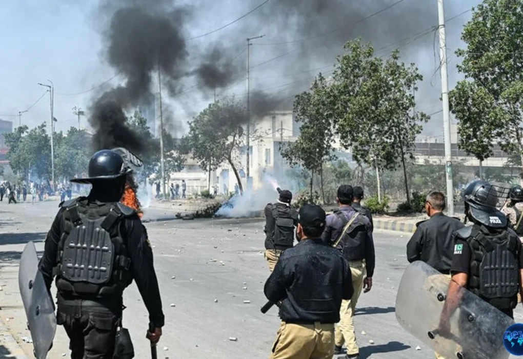 9 Korban Jiwa Akibat Demonstran Serbu Konsulat AS Di Kota Karachi