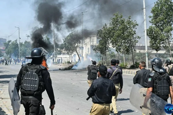 9 Korban Jiwa Akibat Demonstran Serbu Konsulat AS Di Kota Karachi