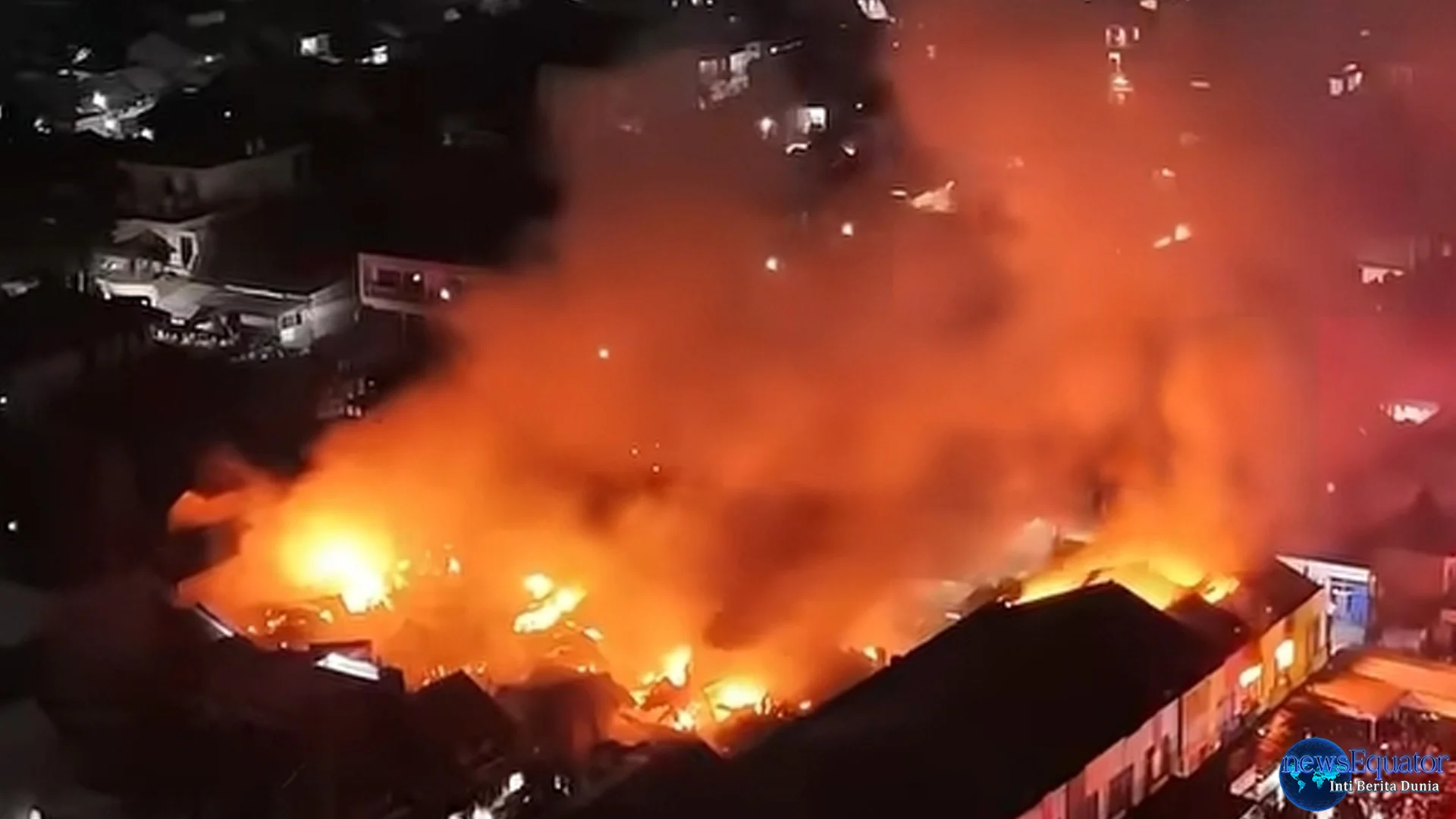 Kebakaran Hebat di Gudang Kasur Peru Butuh 5 Jam Padamkan Api