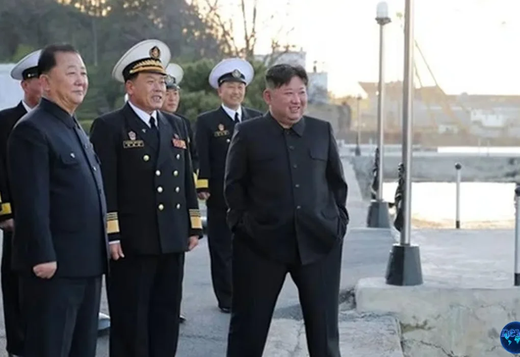 Kim Jong Un Naik Kapal Perang Pantau 12 Rudal Jelajah Diuji Coba Asli