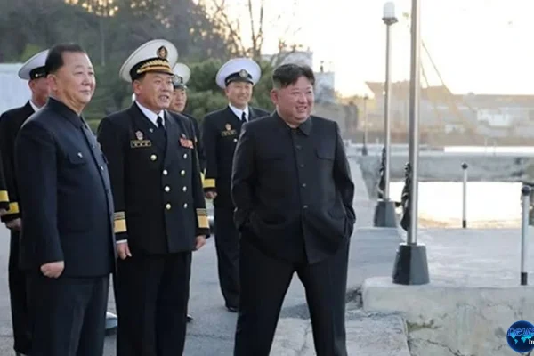 Kim Jong Un Naik Kapal Perang Pantau 12 Rudal Jelajah Diuji Coba Asli