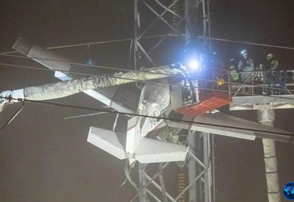 Tragedi Detik Detik Pesawat Hantam Tiang Listrik 3 di AS